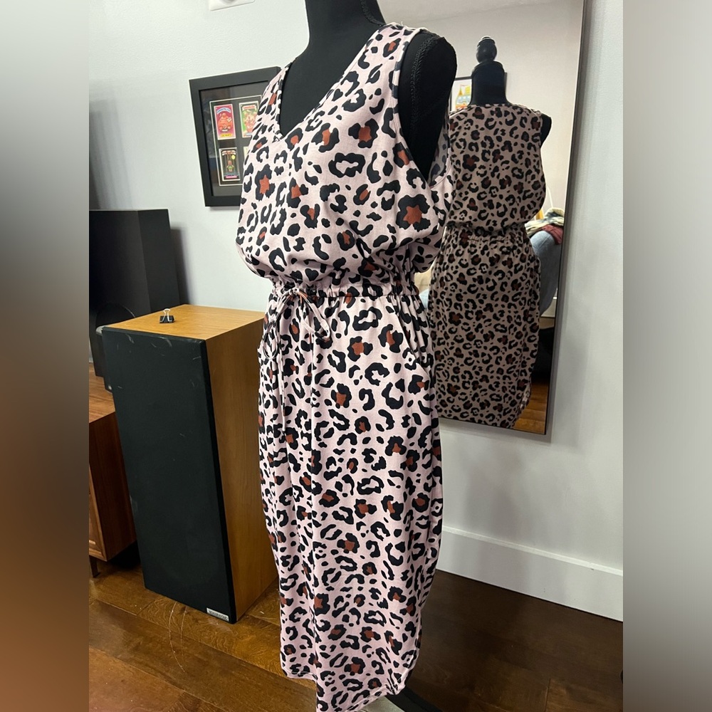 Lavender Leopard print midi dress. Size large. Has POCKETS! So cute!